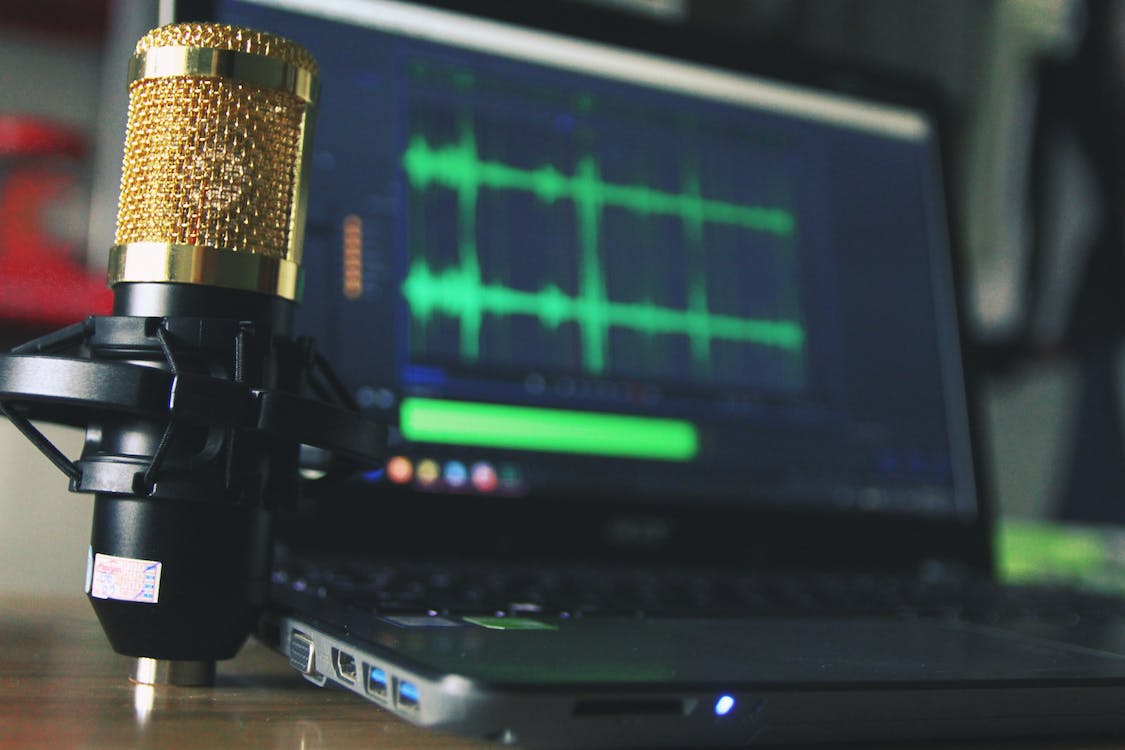 3 Great Podcasts Every Shopify Store Owners Needs to be Subscribed to